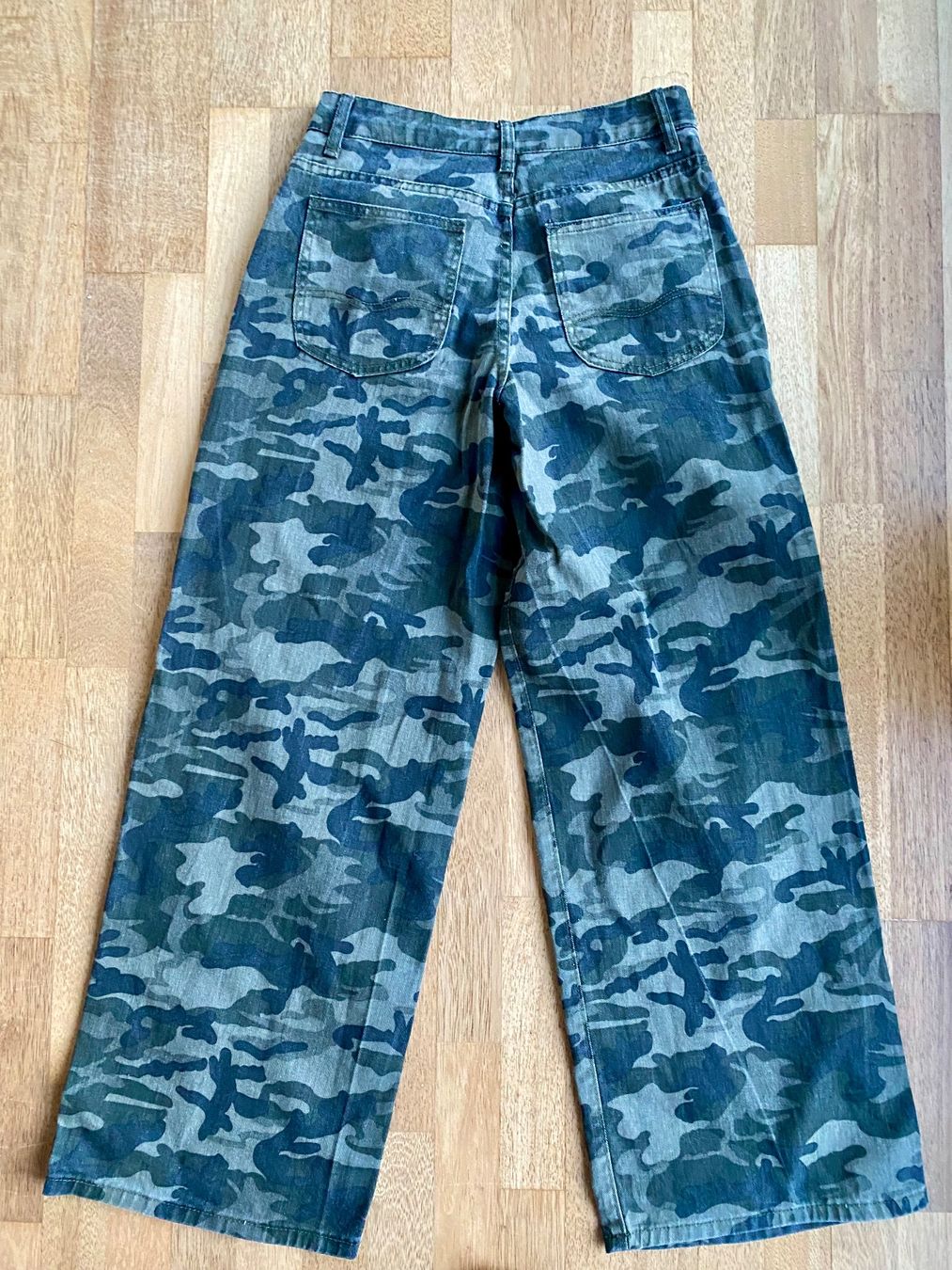 Hosen: Coole Camouflage Hose, weit geschnitten, Gr. S – Gebraucht aus Vaduz von Njord72 1