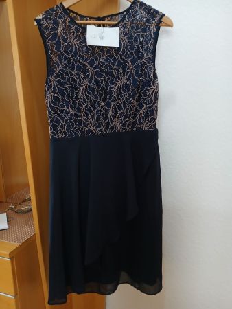 Elegantes, festliches Kleid mit Spitze, Grösse 40/M