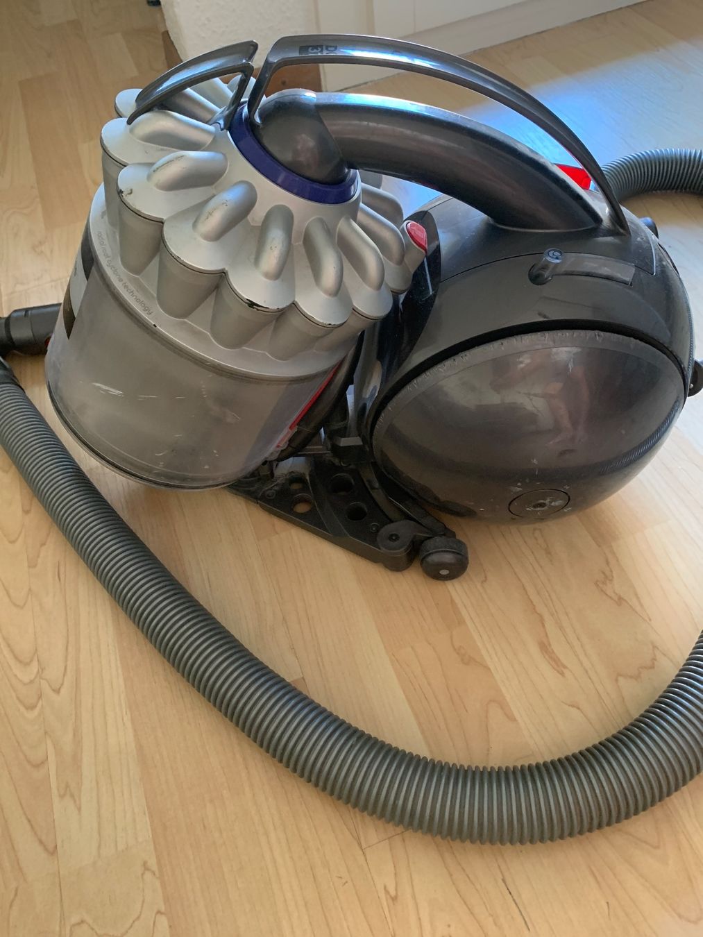Dyson Staubsauger & Zubehör: Dyson dc37 – Defekt aus Saland von Marosky 1
