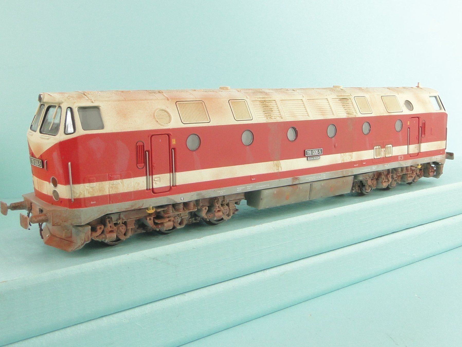 Brawa Modellini di ferrovie: Brawa DR Baureihe 119/219, gealtert – Usato da Bülach venduto da cann11 9