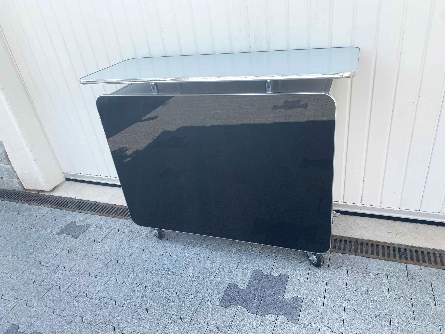 Ladenausstattungen & Messebau: Elegante Theke, Bar, Tresen – Gebraucht aus Beringen von Kultgut 1