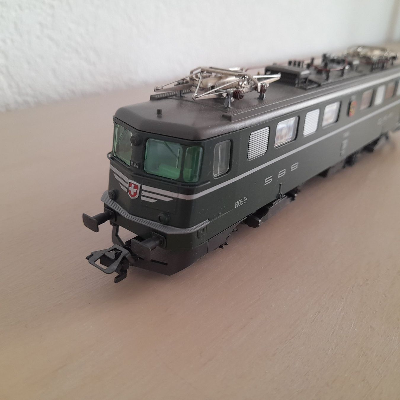 Märklin Modellini di ferrovie: Locomotive CFF Ae 6/6 "700 ans de la Confédération" – Nuovo e nell'imballaggio originale da Auvernier venduto da gandalf08 1