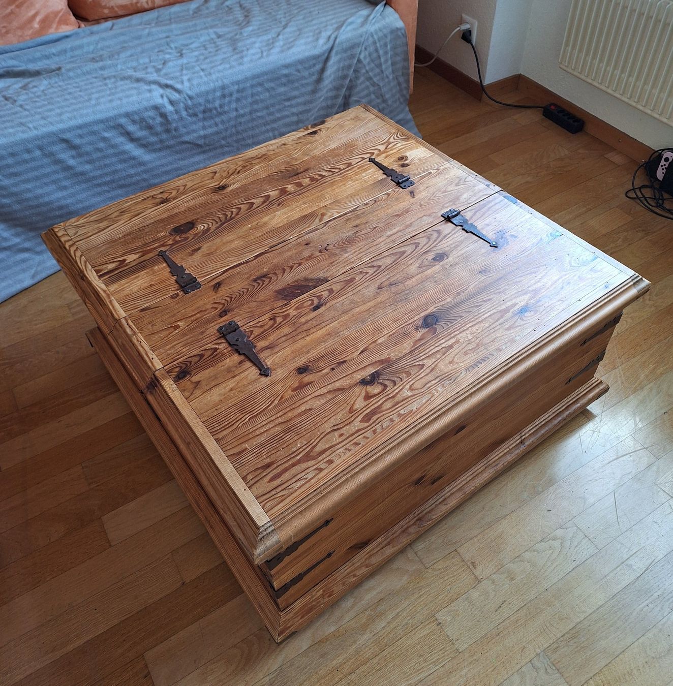 Cassapanche: Couchtisch / Holztruhe – Usato da Bretzwil venduto da mar_5x7b 1