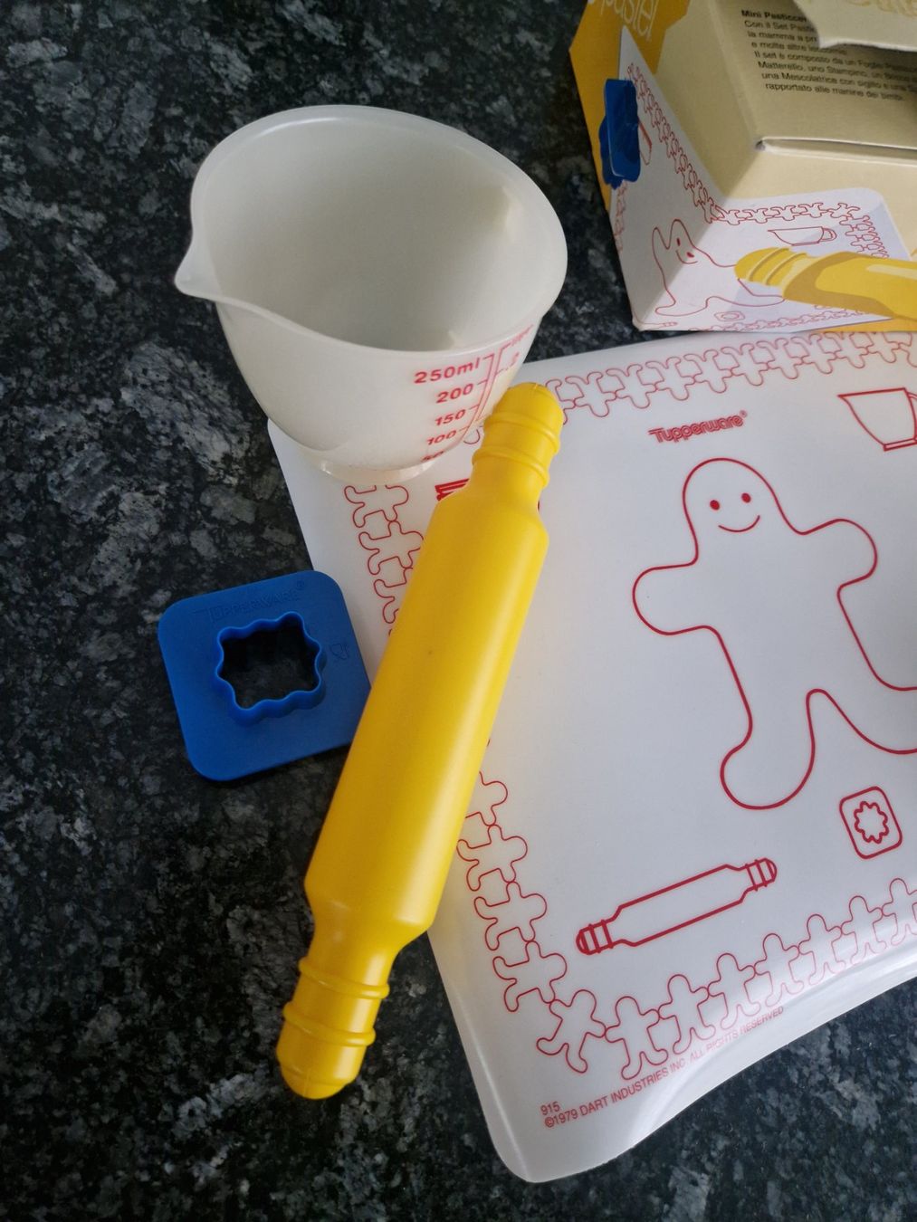 Spielzeuge: Tupperware Mini Mix It "KINDER-BAKSET" – Neu (gemäss Beschreibung) aus Mezzovico von maemy 2