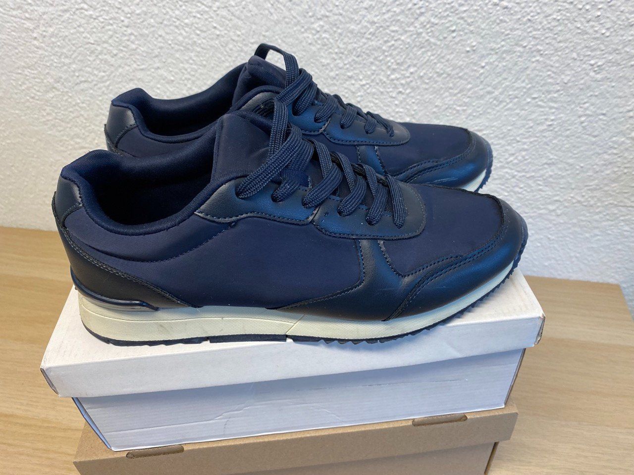 Herrenschuhe: Turnschuhe Blau, 41 – Gebraucht aus Zumikon von Frauenecke 1