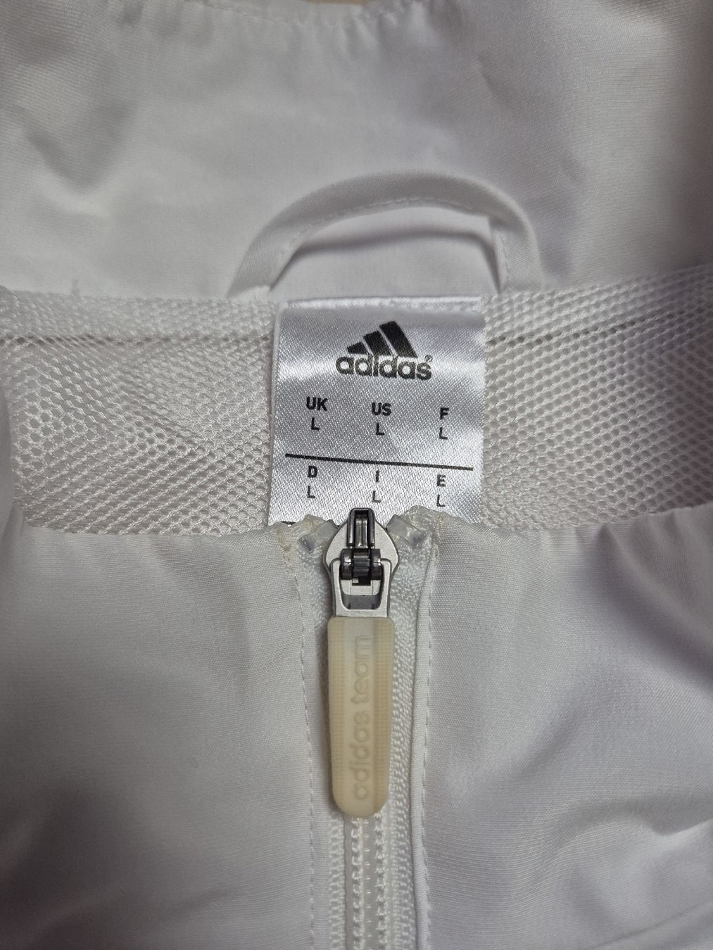 Adidas Giacche: Adidas 15/16 Real Madrid Jacke Grösse M oder L – Nuovo (secondo la descrizione) da St. Gallen venduto da CaliSunshine 4