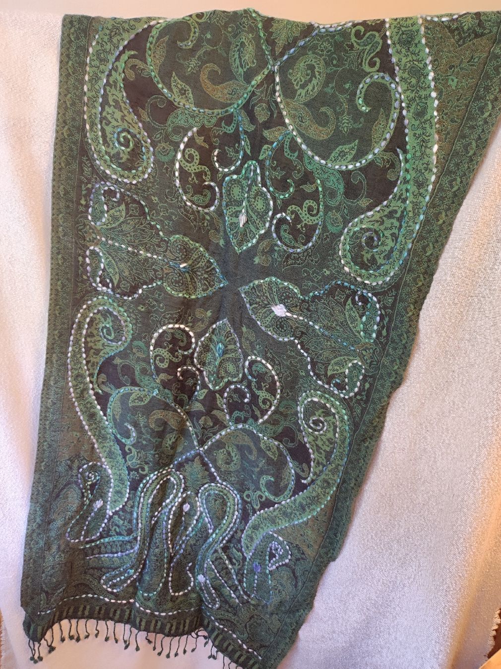 Foulard & Sciarpe: Schal warm mit Stickerei – Usato da Arni AG venduto da Rosen11 2