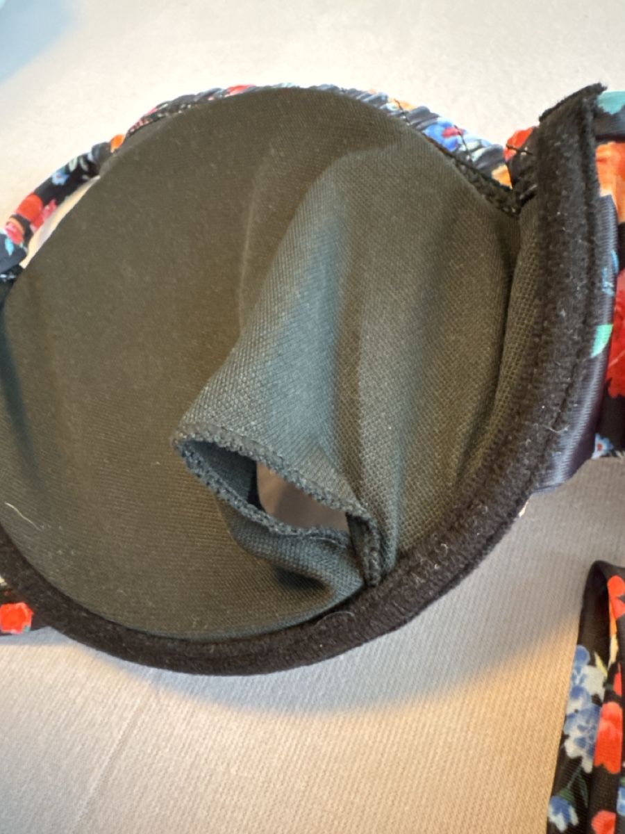 Costumi da bagno & Bikini: Bikini Oberteil Blumenprint, Grösse XL, neu – Nuovo (secondo la descrizione) da Thun venduto da Vans_98 3