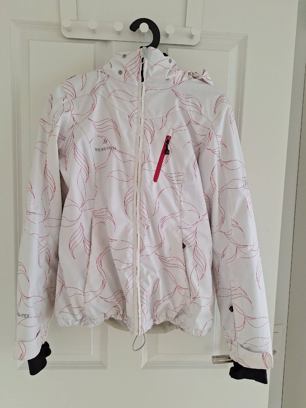 Giacche: Snowboardjacke Damen Grösse M – Usato da Aesch BL venduto da ChezToKa