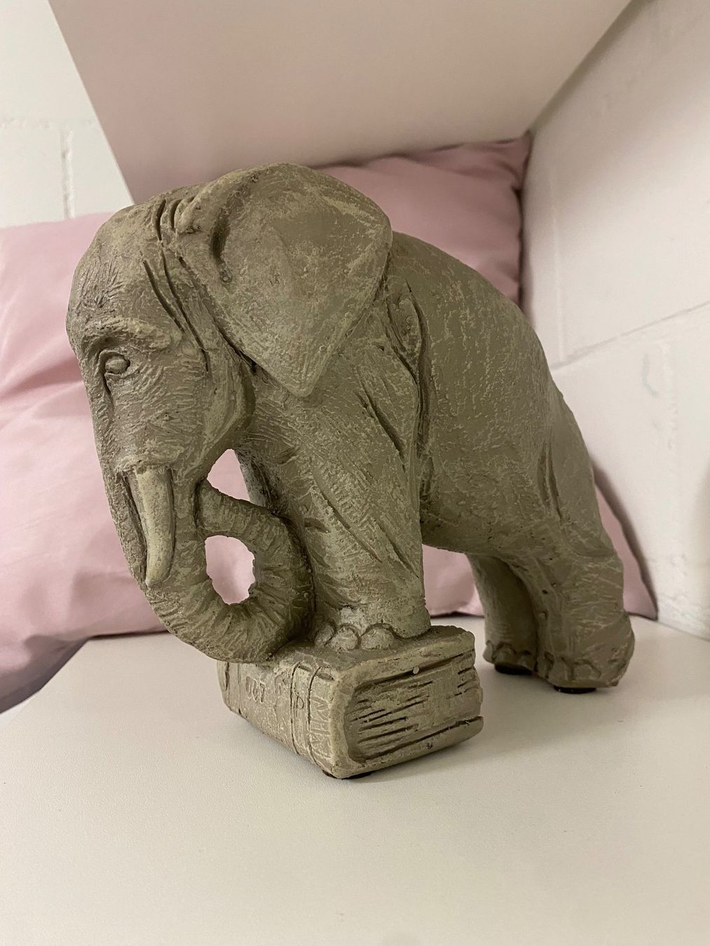 Statuette: Elefantenfigur mit Buch – Usato da Geuensee venduto da fab_hrz7