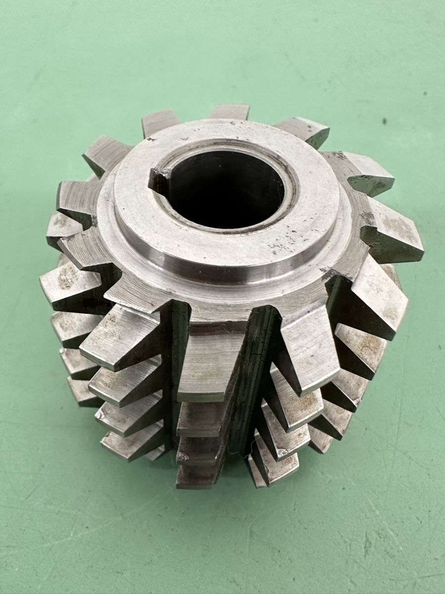 Tutti gli attrezzi: Gears cutting module M3 – Usato da Aarberg venduto da SNMachines 3