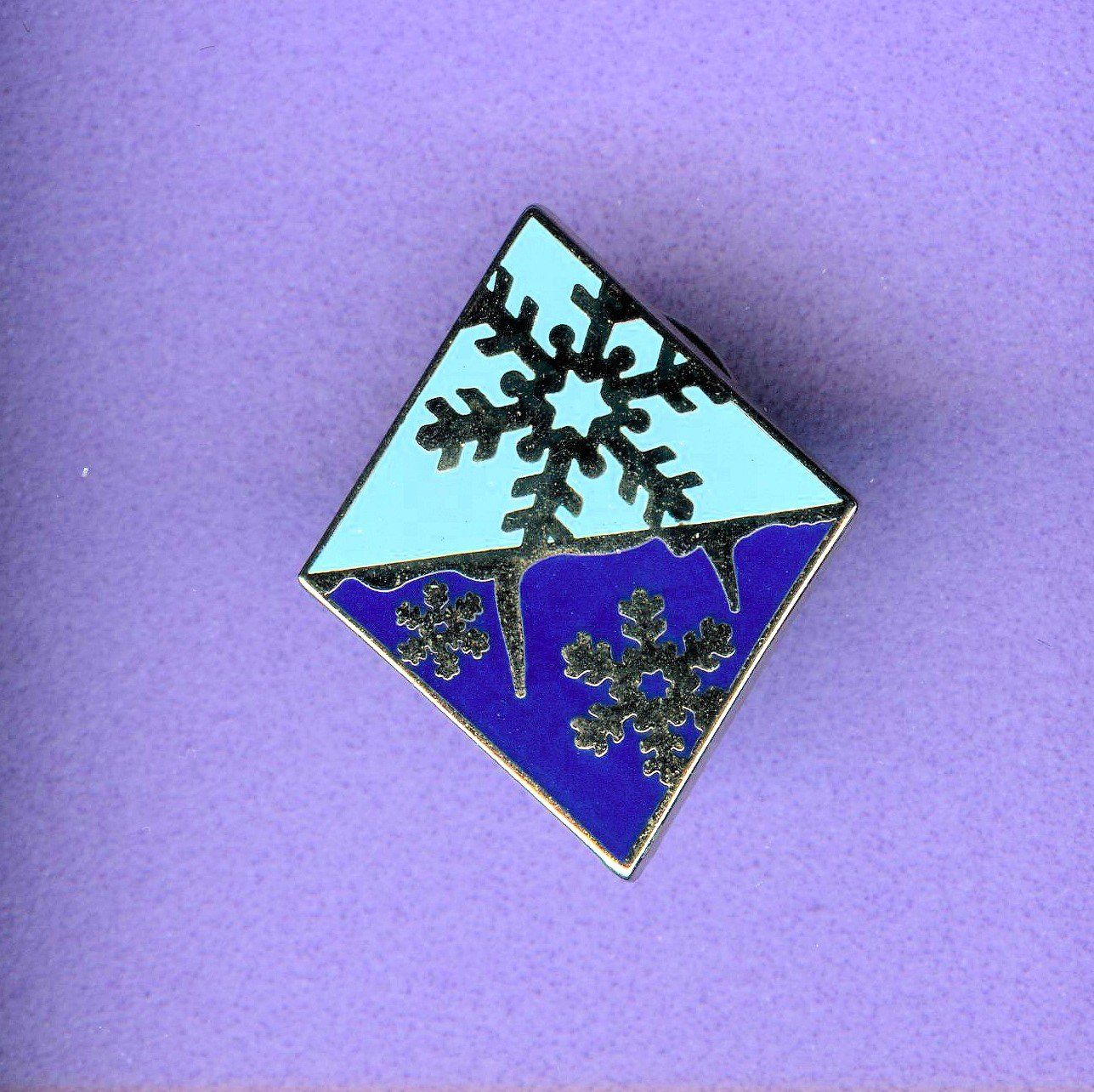 Placchette & Badge: Jahreszeit  WINTER – Usato da Winterthur venduto da Sammleroase