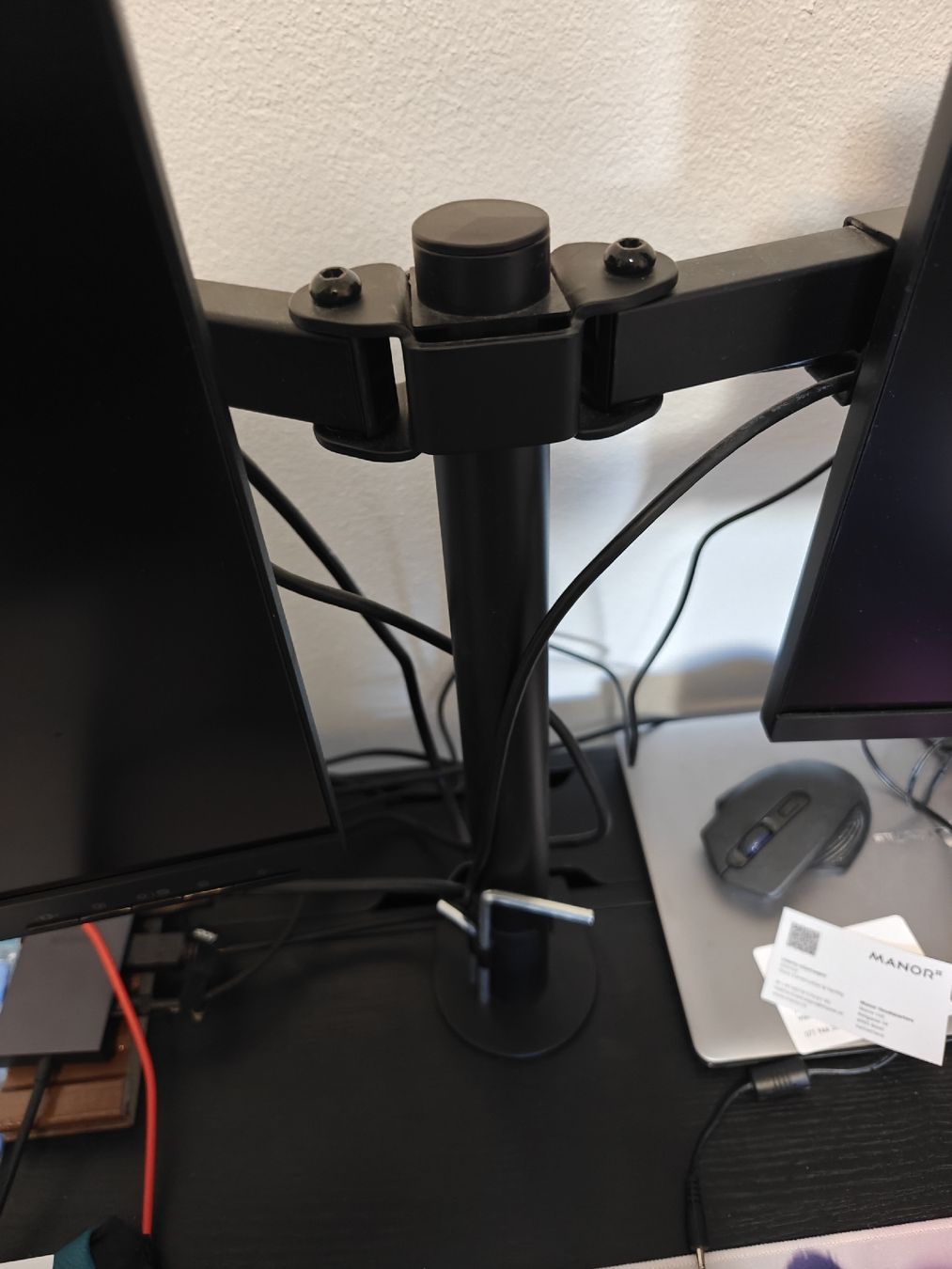 Staffa per monitor: double monitor stand – Usato da Basel venduto da Lotsofprosecco 1