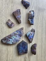 Boulder Opal Rohsteine Set 8 Teile naturbelassen