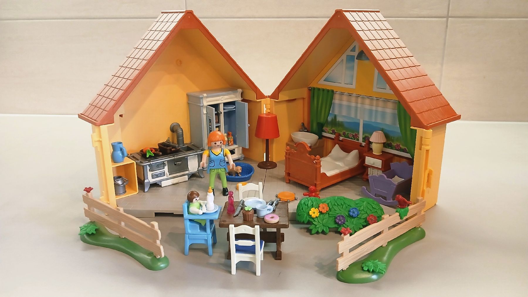 Playmobil Giocattoli: Playmobil maison pliable – Usato da Romainmôtier venduto da PanPan