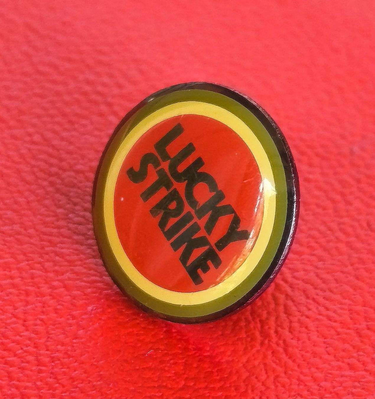 Placchette & Badge: Pin Lucky Strike, fairer Versand – Usato da Zürich venduto da Tanteemma369 5