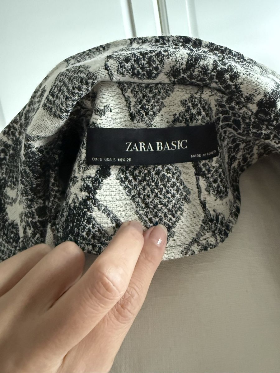 Giacche: Zara Basic Jacke Schlangenmuster schwarz weiss Grösse S – Nuovo (secondo la descrizione) da Schlieren venduto da hye_jv95 4
