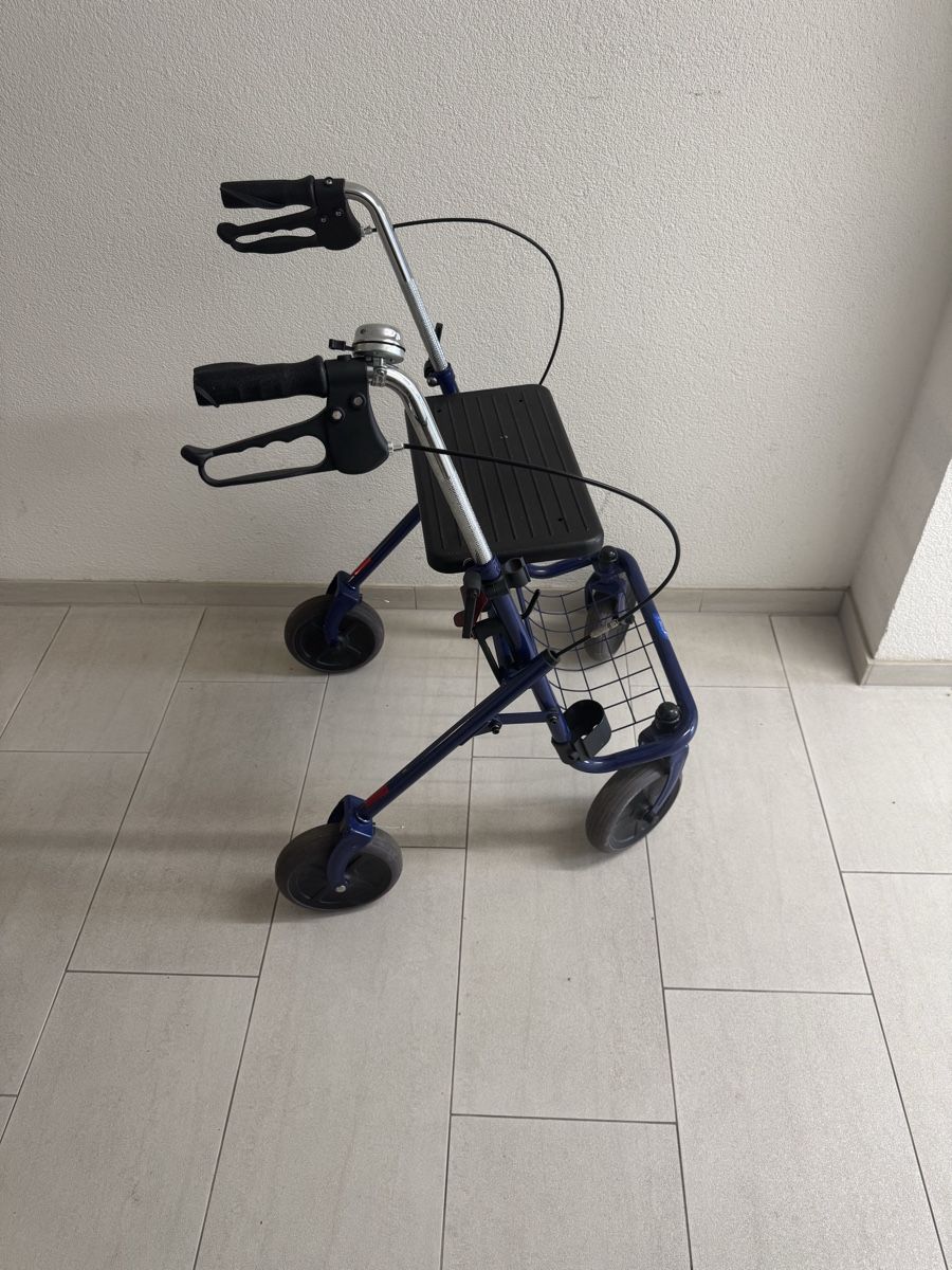 Ausili per la deambulazione: Gehhilfe Rollator Thuasne blau gebraucht – Usato da Birsfelden venduto da inf_l2yy 1