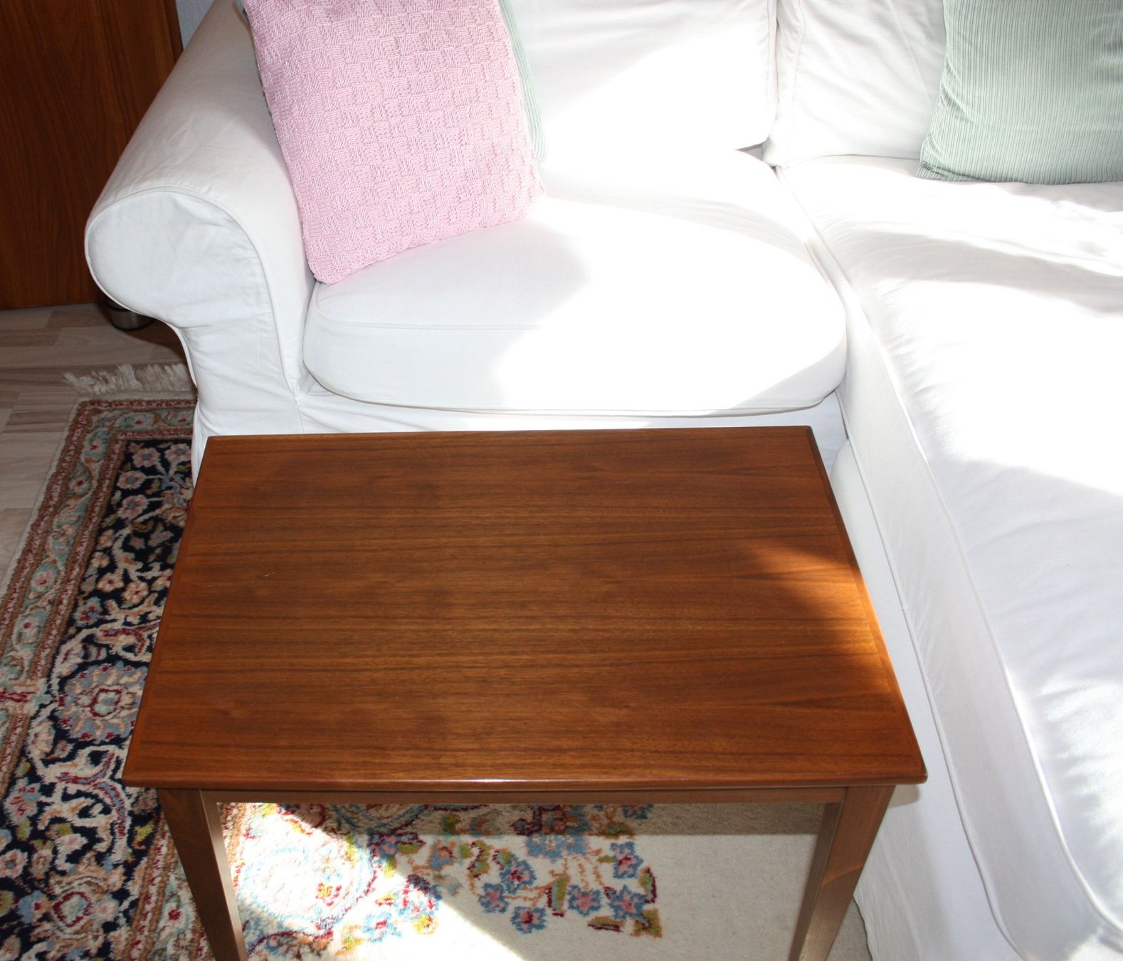 Tavoli: Eleganter Beistelltisch Holz – Usato da Flüelen venduto da Alt-und-Neu 1