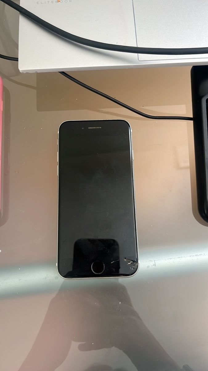 Apple Telefoni cellulari / Smartphones: Gebrauchtes iPhone SE (2nd Gen) – Usato da Wallisellen venduto da yul_j62d