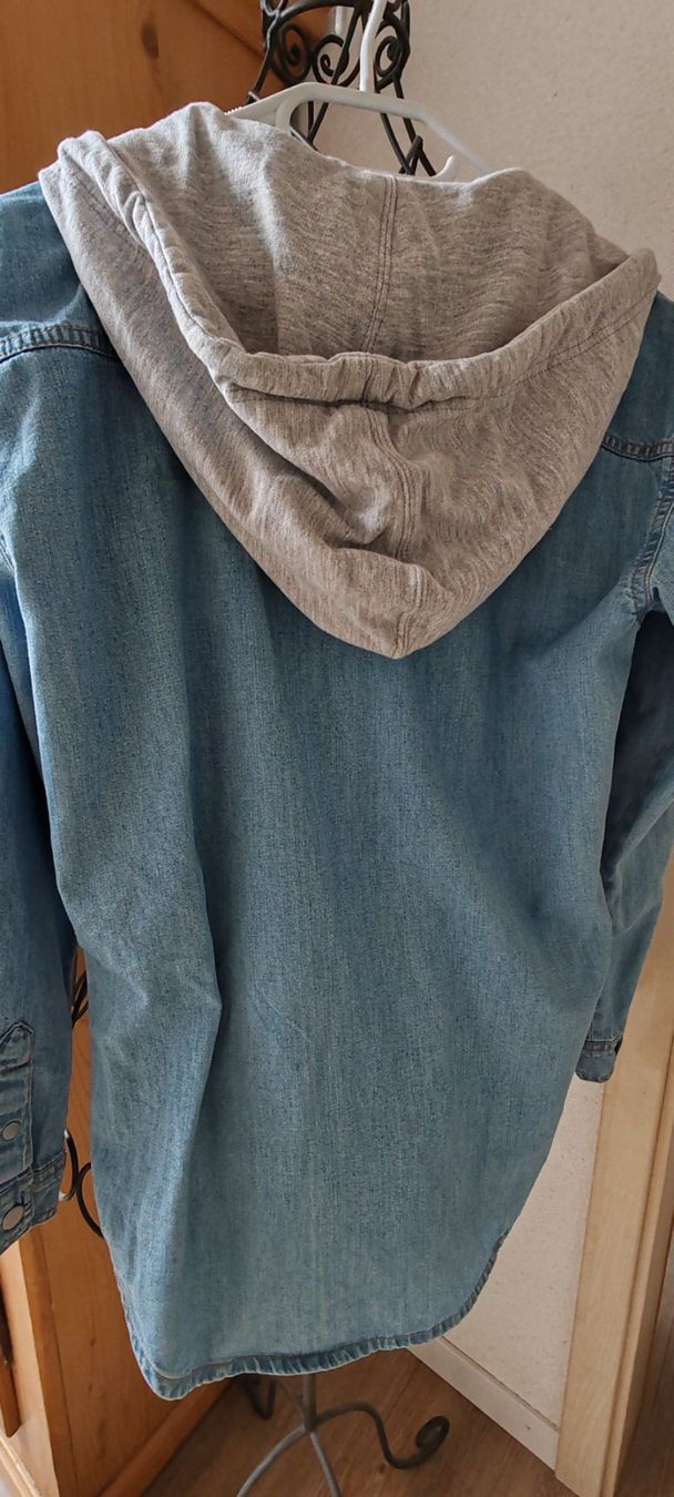H&M Giacche: Jeansblusen-Jacke mit Kapuze – Usato da Egnach venduto da bgdo26 7