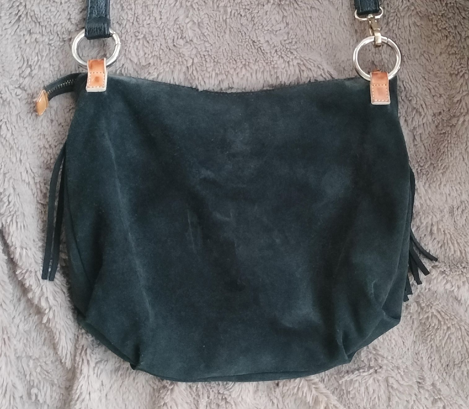 Guess Borse da donna: Handtasche Guess Luxe Wildleder schwarz – Usato da Bern venduto da verateinilae 2
