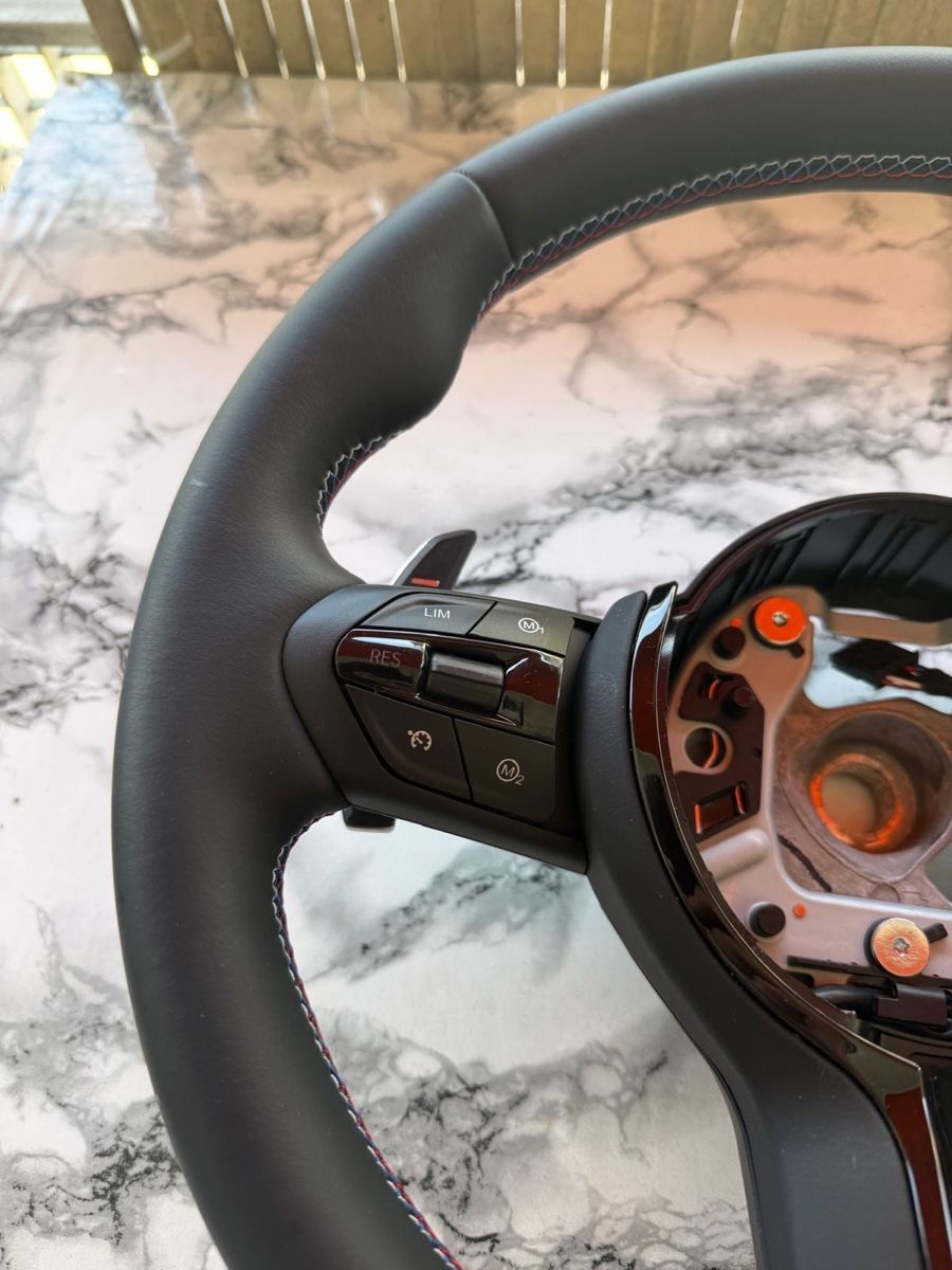 BMW Tutti pezzi di ricambio auto: Bmw F-serie Lenkrad M – Nuovo e nell'imballaggio originale da Landquart venduto da Toyota5 4
