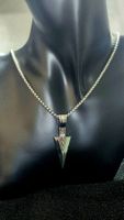 Collana con ciondolo a forma di freccia, acciaio inox