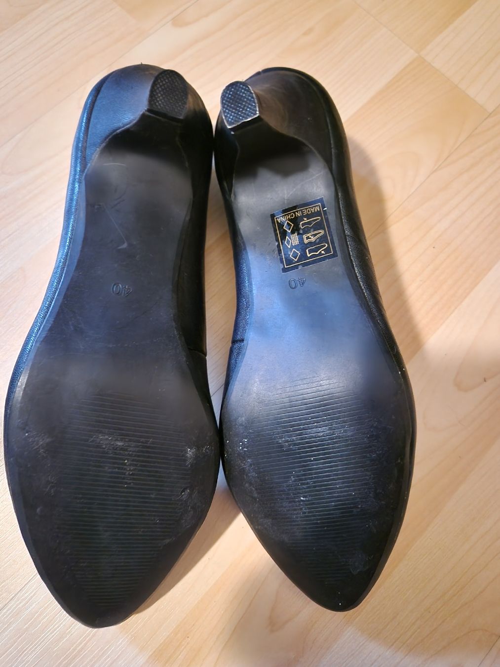 Scarpe da donna: Damenschuhe Grösse 40 – Usato da Aarburg venduto da augenschmaus8 1