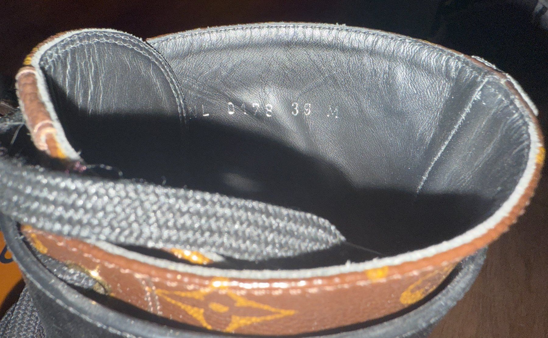 Louis Vuitton Damenschuhe: LOUIS VUITTON Wonderland Flat Ranger boots - 39 – Gebraucht aus St-Sulpice VD von juhdu 8
