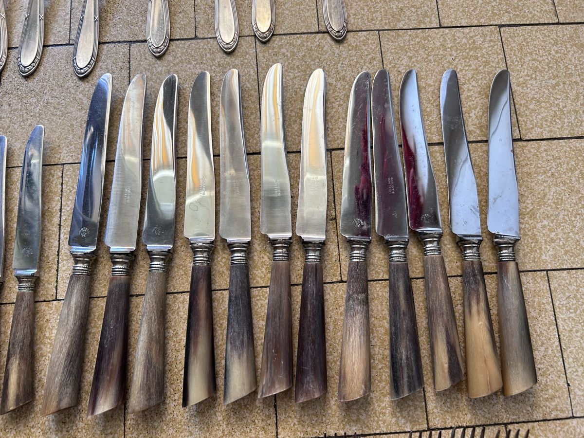 Set di posate: Besteck Set mit Holzgriffen 58 Teile versilbert  – Usato da Zürich venduto da ann_9fv5 3