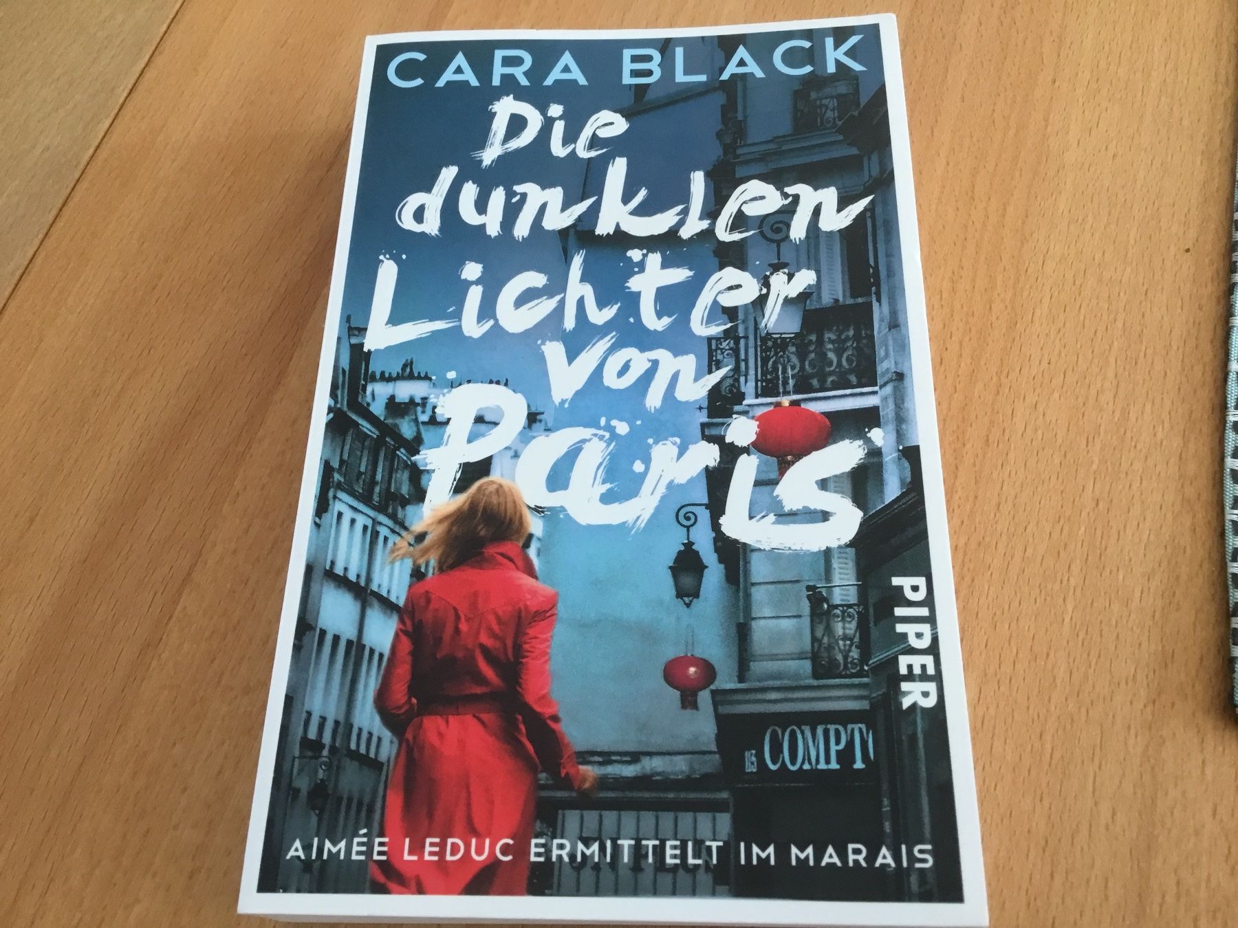 Libri: Cara Black: Die dunklen Lichter von Paris – Usato da Kerzers venduto da Georges3210