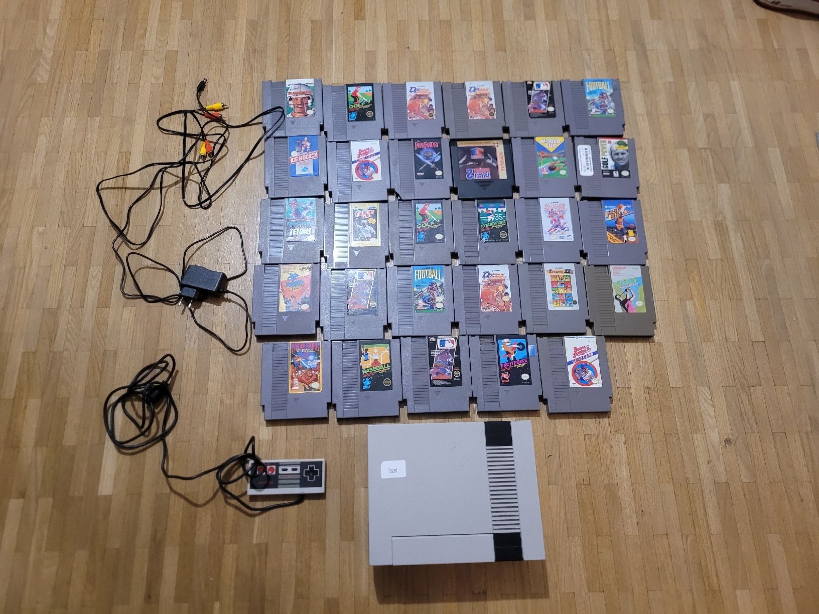 Nintendo Console: Nintendo NES Console with 29 Games -!Final Fantasy,... – Usato da Meyrin venduto da Retro-GZ