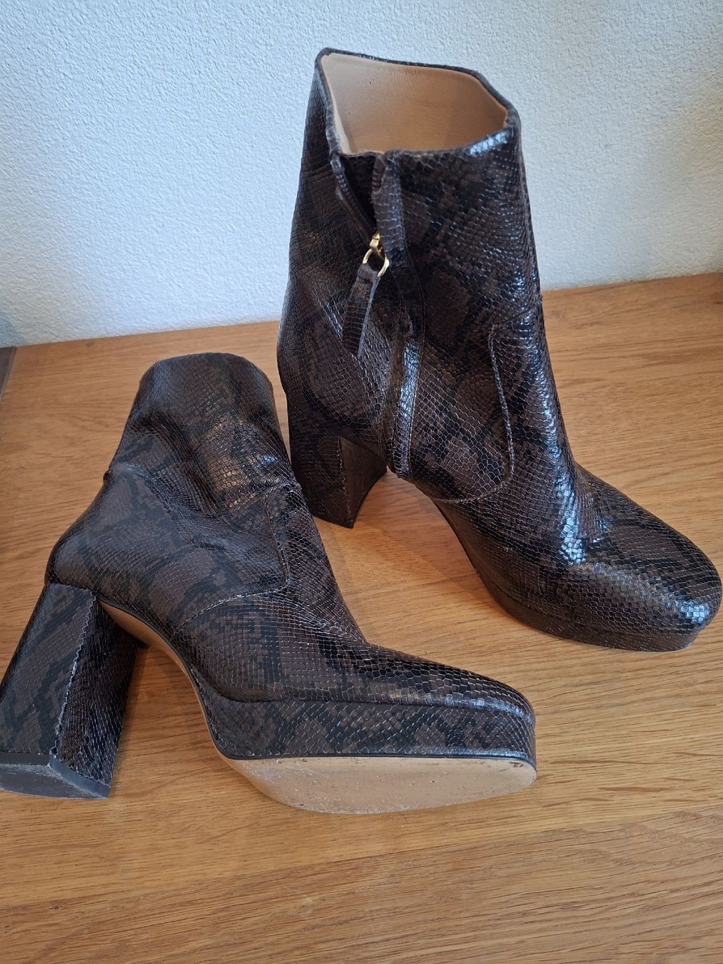 Sandro Scarpe da donna: Stiefeletten Sandro, Gr. 39 – Usato da Hausen AG venduto da Emirfinn 1