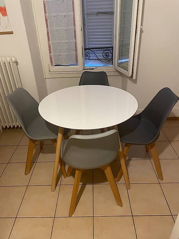 Tischset: Table ronde avec 4 chaises Maison du Monde – Gebraucht aus Lausanne von giu_w2