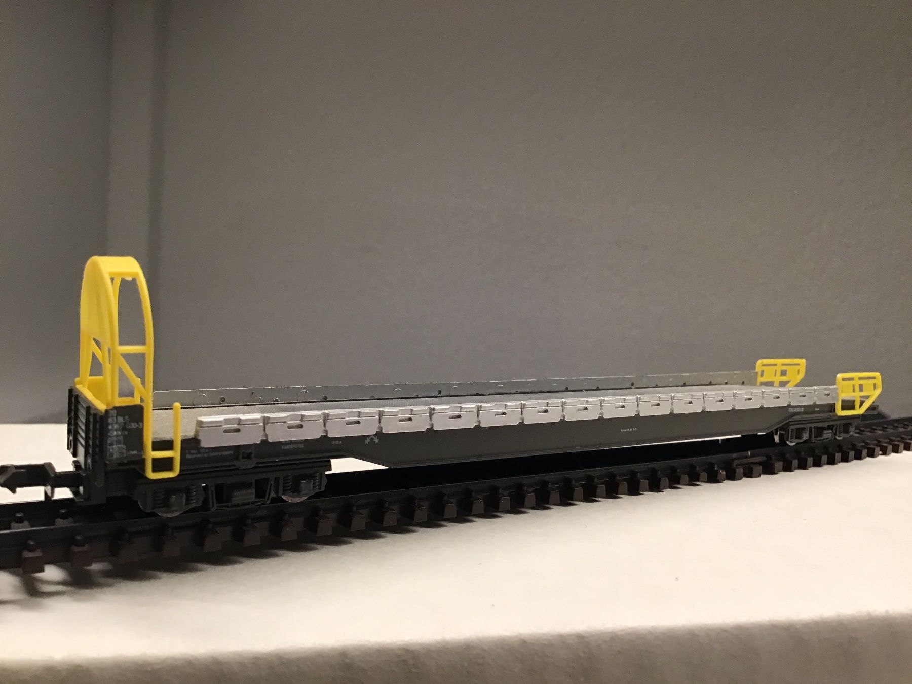 Hobbytrain Modellini di ferrovie: Hobbytrain N Flachwagen, Art.Nr. 30001 - – Usato da Männedorf venduto da Modellbau-wyss