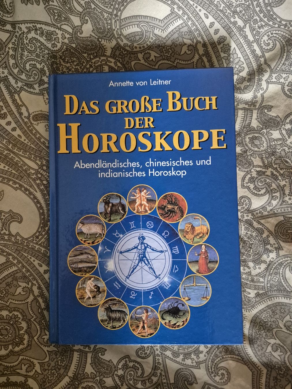 Libri: Buch Das grosse Buch der Horoskope – Usato da Holzhäusern ZG venduto da el.hae.1