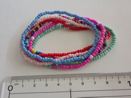 Handkette, farbige Chrälleli/Perlen, rot/rosa/blau