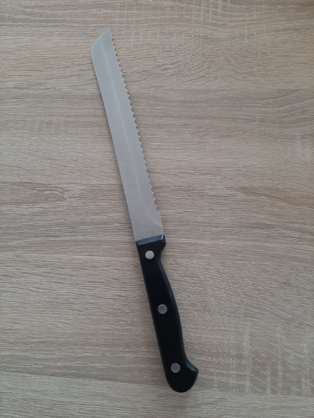 Küchenmesser: Brotmesser 33 cm lang – Gebraucht aus Menziken von Rien1 1