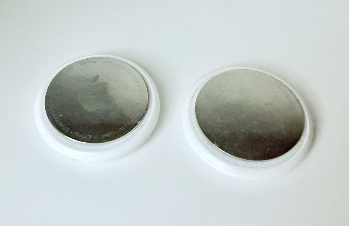 Apple Telefoni cellulari / Smartphones: 2 Apple Airtags (1. Generation) – Usato da Rheinfelden venduto da Dermatix 1