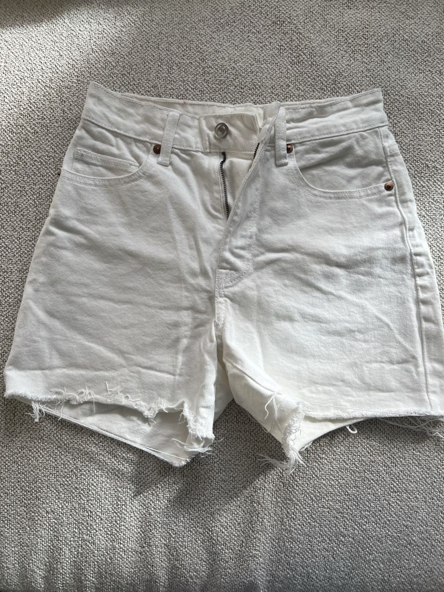 H&M Pantaloni: H&M white short size 36 – Usato da Zürich venduto da dor_9l9g 1