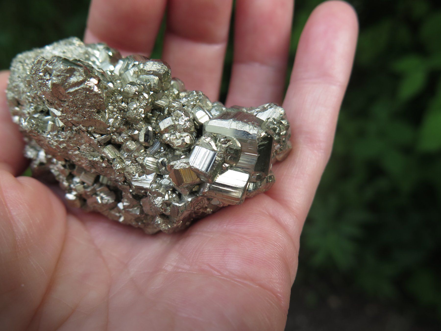 Mineralien & Heilsteine: Pyrit von Peru, sehr Hochglänzend – Gebraucht aus Schaffhausen von Yamakana51L8736OQ8 6