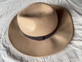 Beiger Hut von Mango 100% Wolle