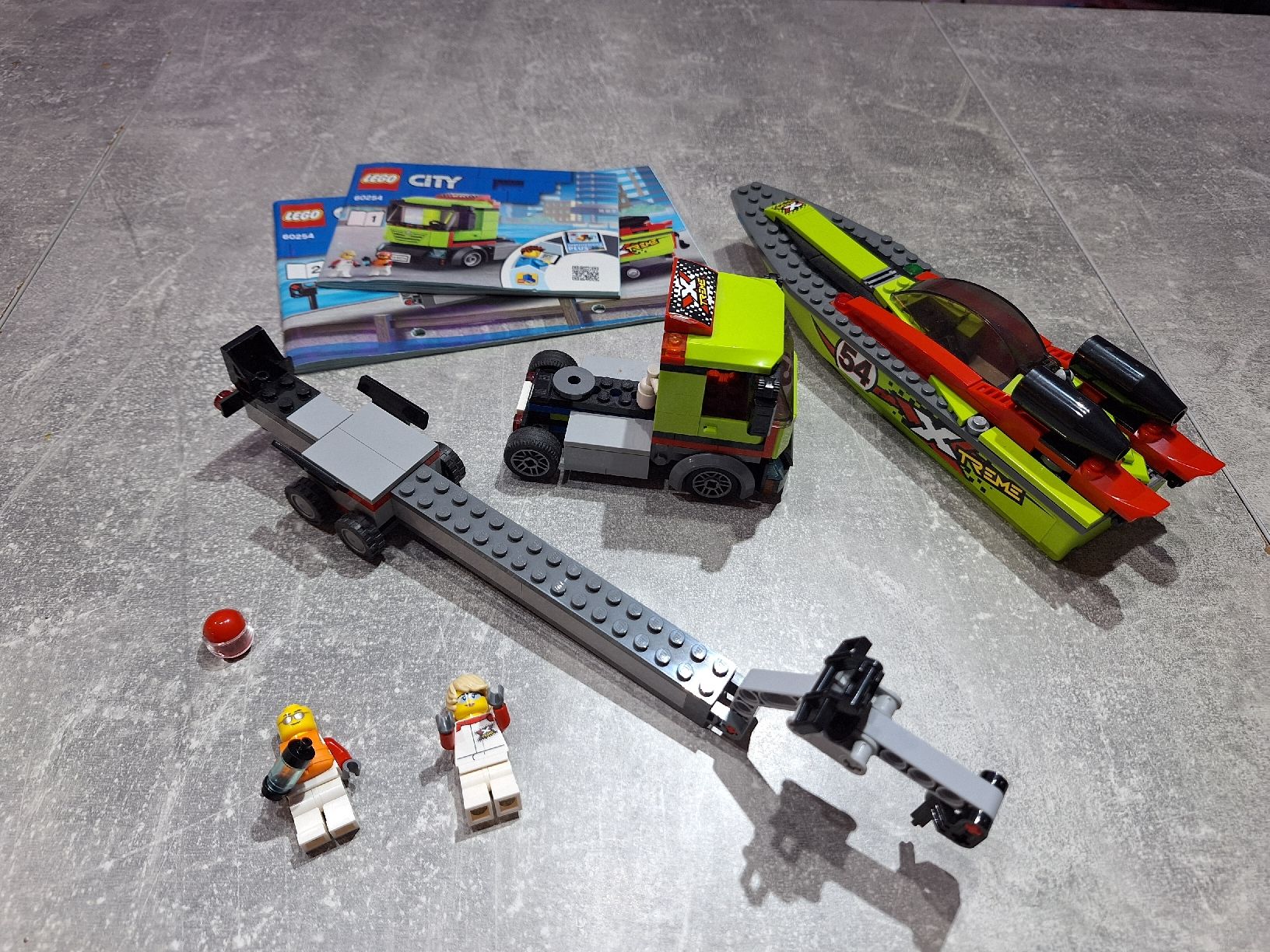 Lego Spielzeuge: Lego 60254 Rennboot Transporter – Gebraucht aus Egerkingen von Niceli1