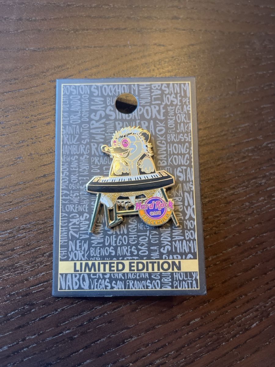 Spille & Fermagli: Hard Rock Cafe Pin Stockholm – Nuovo e nell'imballaggio originale da Einsiedeln venduto da sandramon