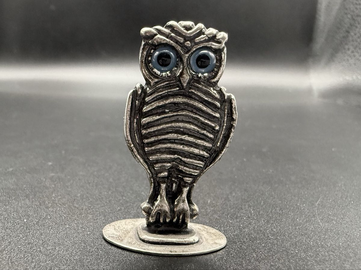 Statuette: Vintage Eule mit blauen Augen Metall – Usato da Lamone venduto da LaCantinaMagica