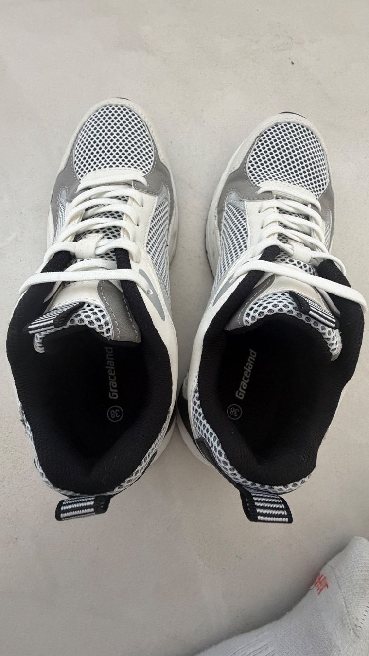 Graceland Damenschuhe: Baskets neuves gris clair et blanc cassé – Gebraucht aus giffers von sev_c9x9 3