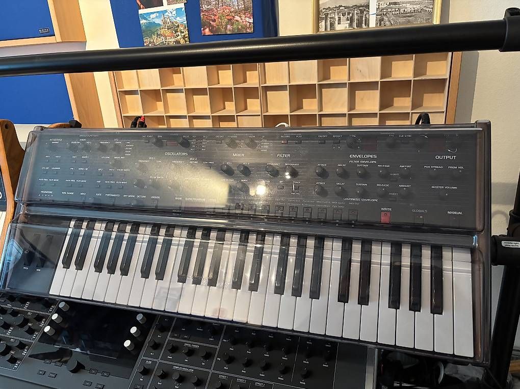 Sequential Musikinstrumente: Sequential OB-6 Synthesizer mit Decksaver – Gebraucht aus Winterthur von Unmooglich 2