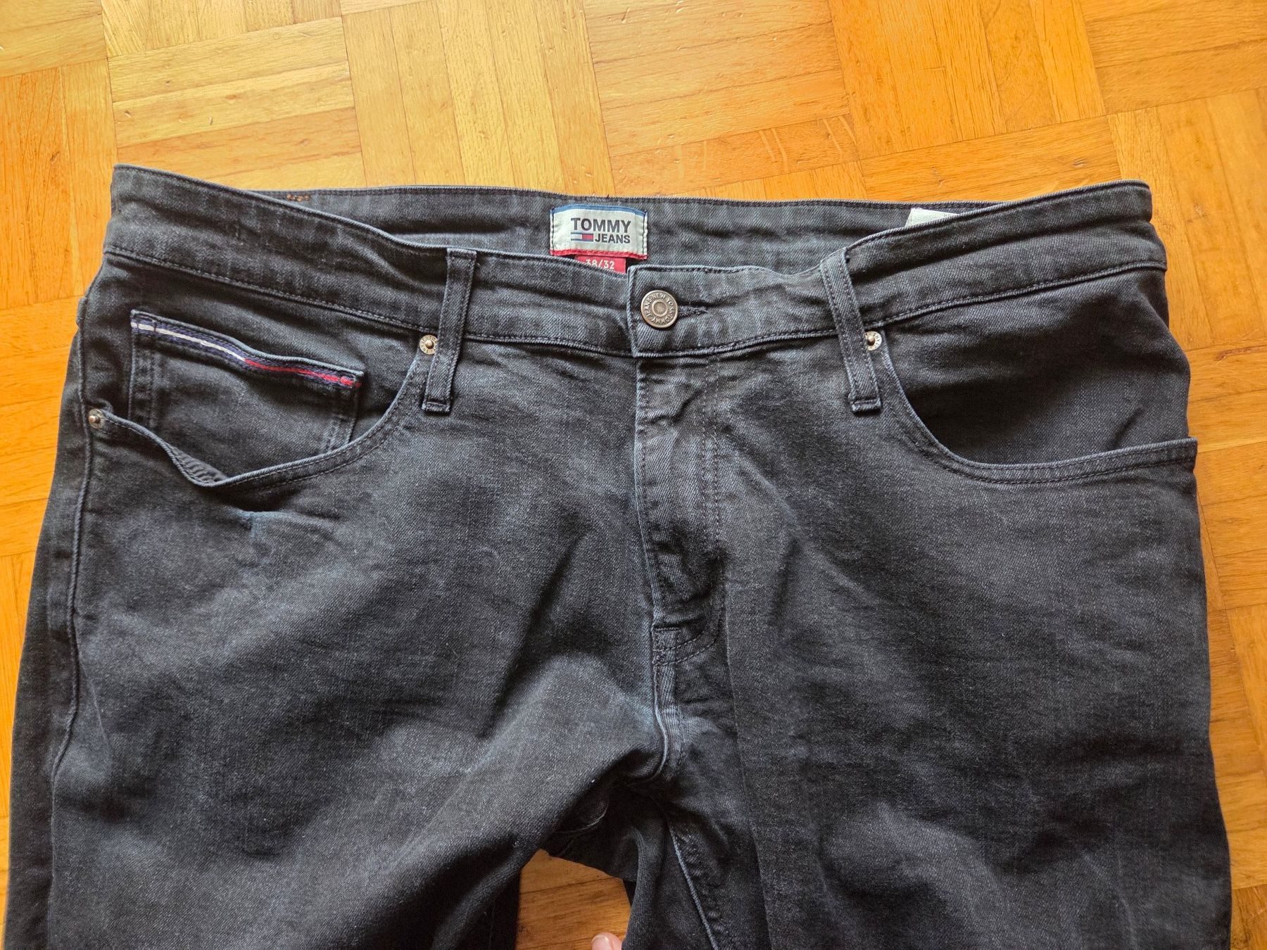Tommy Hilfiger Jeans: Tommy Jeans Gr. W28 L32 – Usato da Basel venduto da grandfamily 2
