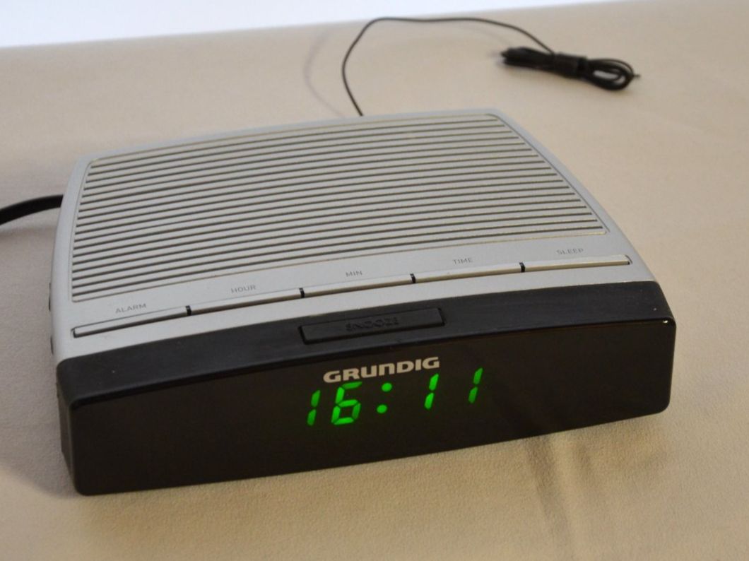 Grundig Réveils: Digitalradiowecker GRUNDIG – D'occasion à Dotzigen par H-1994 1